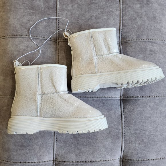 NEW Steve Madden Women's Off-White Darth Boucle Boots - Picture 5 of 7